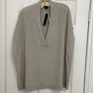 Bloomingdale's Gray V-Neck Tunic